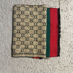 Gucci Beige and Red Logo Scarf
